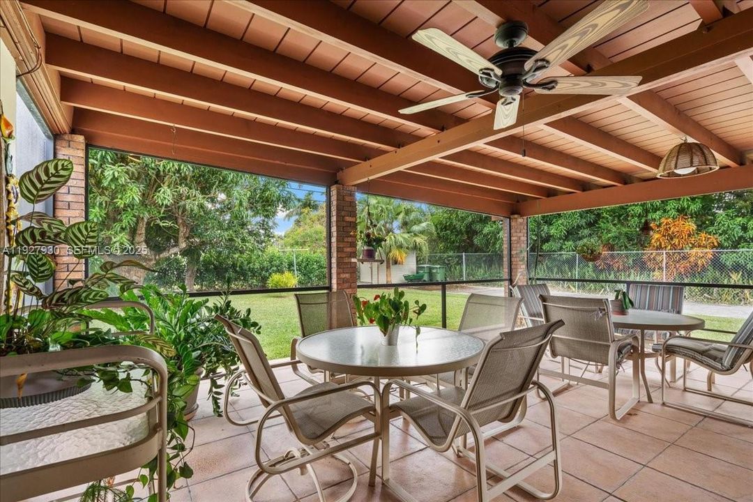 На продажу: $550,000 (3 спален, 2 ванн, 1834 Квадратных фут)