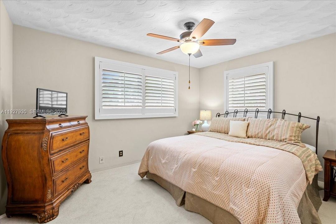 На продажу: $550,000 (3 спален, 2 ванн, 1834 Квадратных фут)