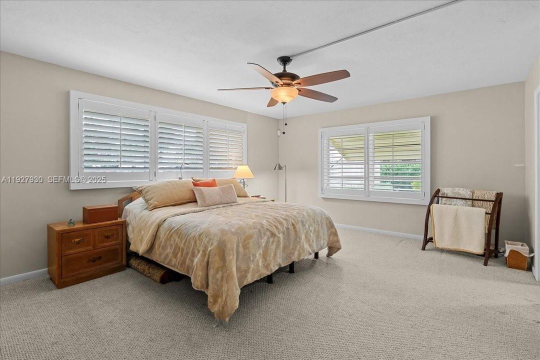 На продажу: $550,000 (3 спален, 2 ванн, 1834 Квадратных фут)