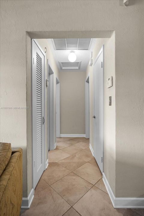 На продажу: $550,000 (3 спален, 2 ванн, 1834 Квадратных фут)