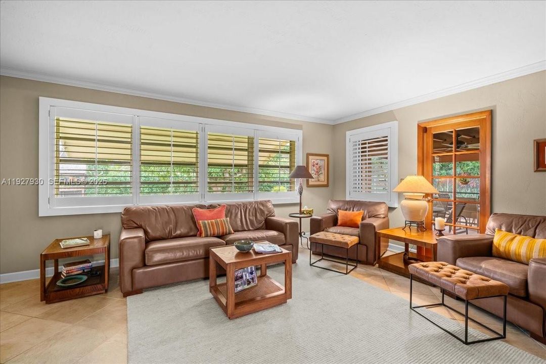 На продажу: $550,000 (3 спален, 2 ванн, 1834 Квадратных фут)