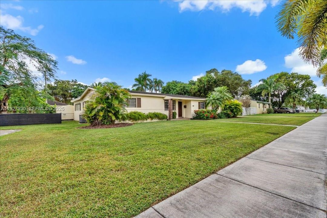 На продажу: $550,000 (3 спален, 2 ванн, 1834 Квадратных фут)