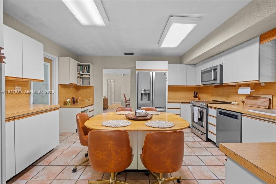 На продажу: $550,000 (3 спален, 2 ванн, 1834 Квадратных фут)