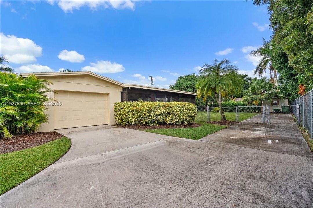 На продажу: $550,000 (3 спален, 2 ванн, 1834 Квадратных фут)