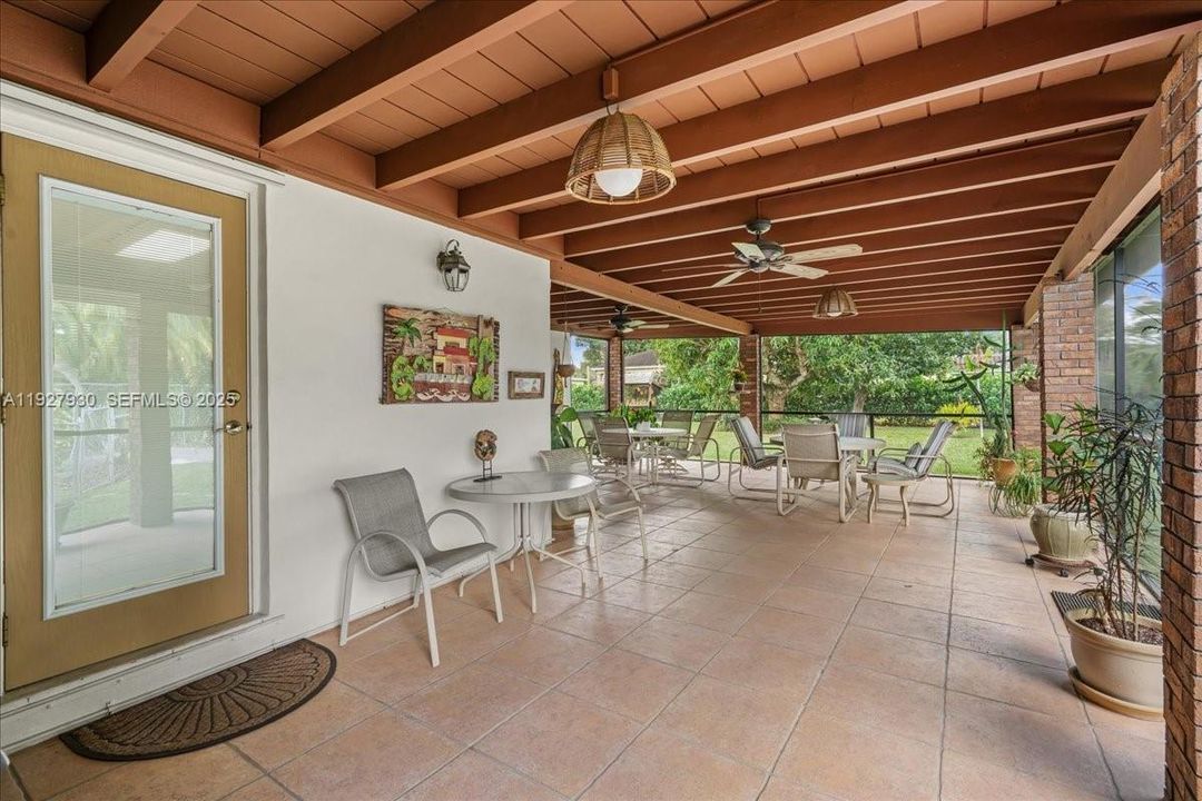 На продажу: $550,000 (3 спален, 2 ванн, 1834 Квадратных фут)