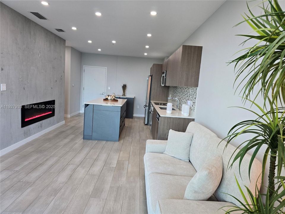 В аренду: $2,800 (1 спален, 1 ванн, 675 Квадратных фут)