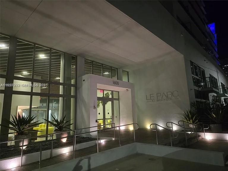 В аренду: $2,800 (1 спален, 1 ванн, 675 Квадратных фут)