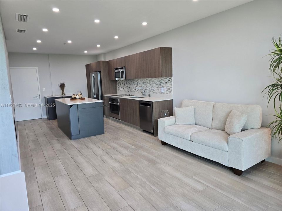 В аренду: $2,800 (1 спален, 1 ванн, 675 Квадратных фут)