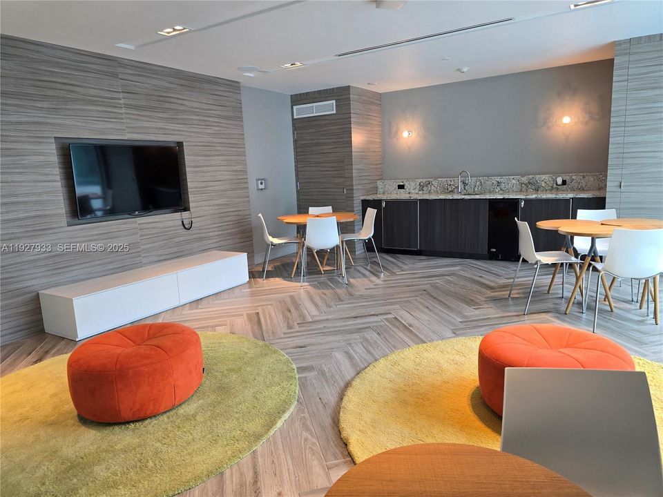 В аренду: $2,800 (1 спален, 1 ванн, 675 Квадратных фут)