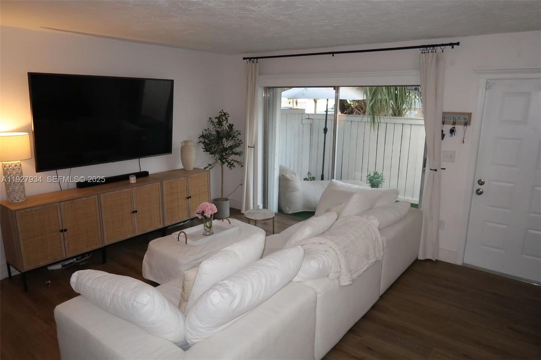 待售: $479,000 (2 贝兹, 2 浴室, 1000 平方英尺)