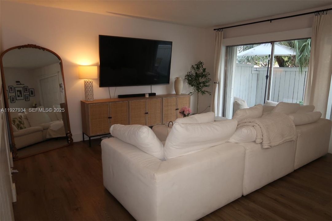 待售: $479,000 (2 贝兹, 2 浴室, 1000 平方英尺)