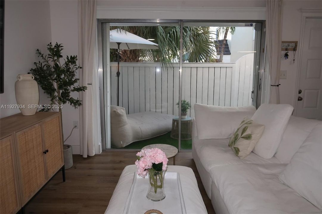 待售: $479,000 (2 贝兹, 2 浴室, 1000 平方英尺)