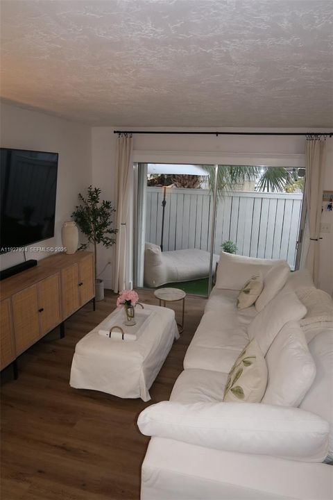 待售: $479,000 (2 贝兹, 2 浴室, 1000 平方英尺)