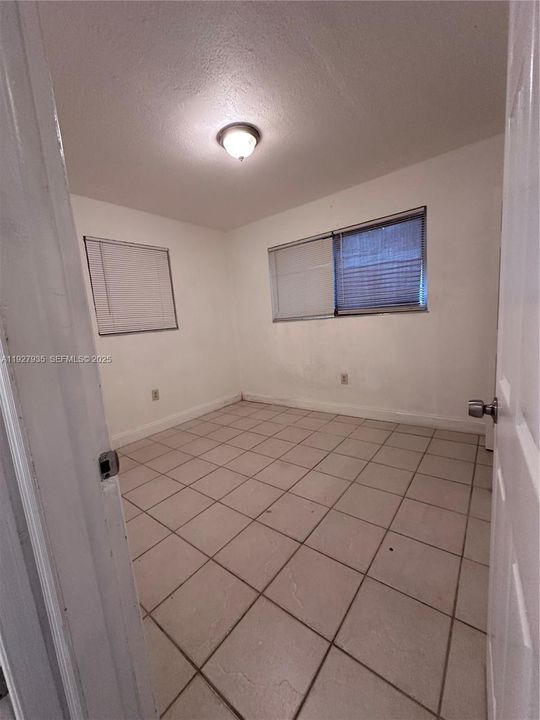 В аренду: $2,300 (2 спален, 1 ванн, 675 Квадратных фут)