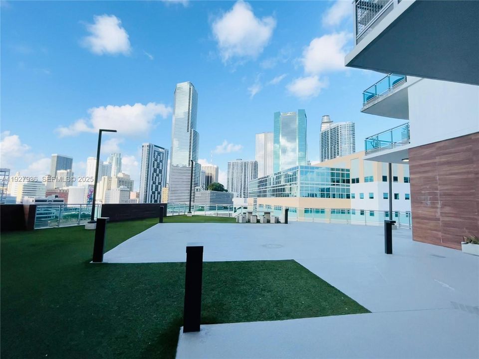 В аренду: $3,500 (2 спален, 2 ванн, 935 Квадратных фут)