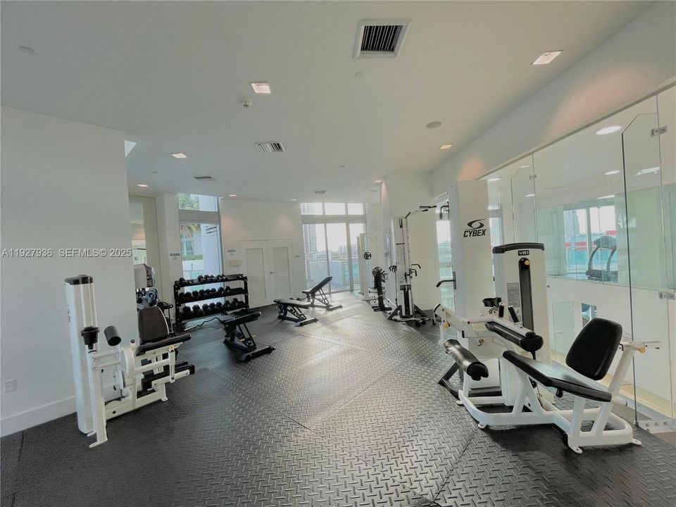 В аренду: $3,500 (2 спален, 2 ванн, 935 Квадратных фут)