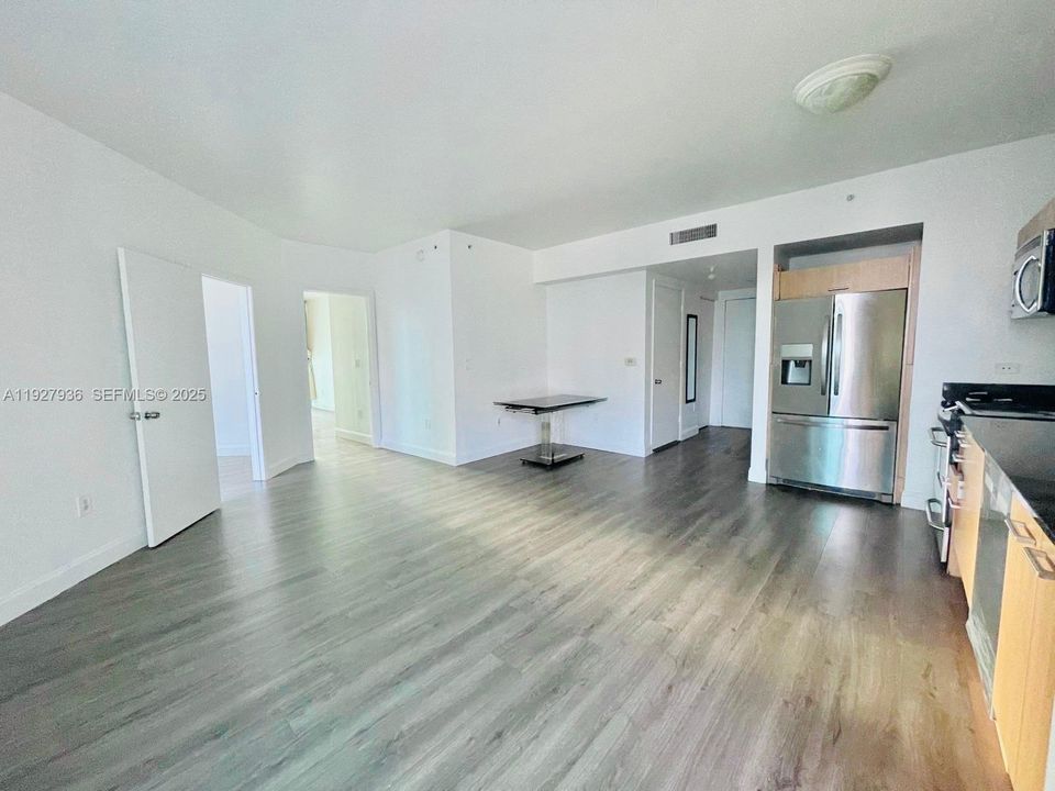 В аренду: $3,500 (2 спален, 2 ванн, 935 Квадратных фут)