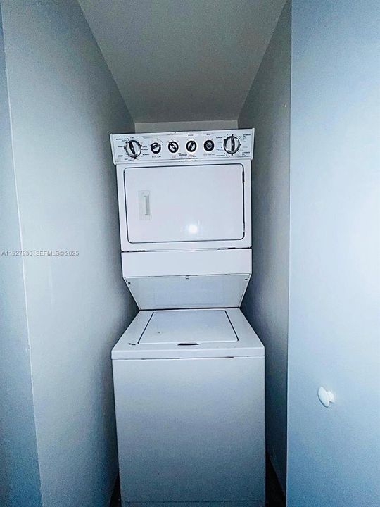 В аренду: $3,500 (2 спален, 2 ванн, 935 Квадратных фут)