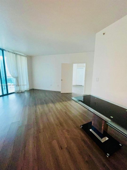 В аренду: $3,500 (2 спален, 2 ванн, 935 Квадратных фут)