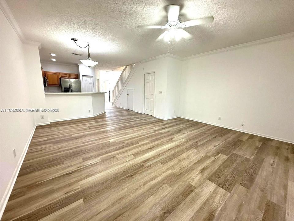 待售: $334,900 (3 贝兹, 2 浴室, 1427 平方英尺)