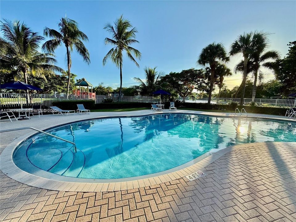 待售: $334,900 (3 贝兹, 2 浴室, 1427 平方英尺)