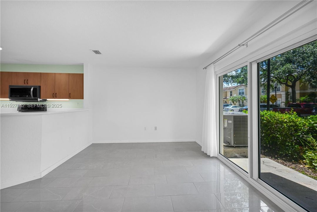 В аренду: $3,200 (3 спален, 2 ванн, 1480 Квадратных фут)