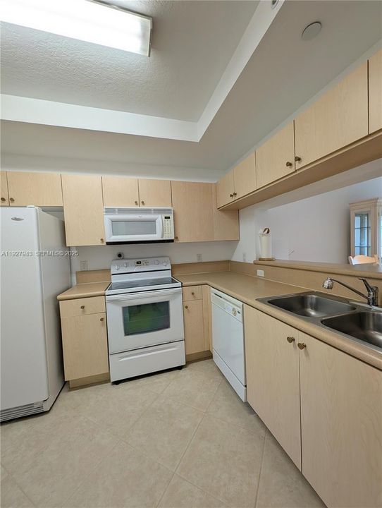 待售: $172,900 (3 贝兹, 2 浴室, 1373 平方英尺)