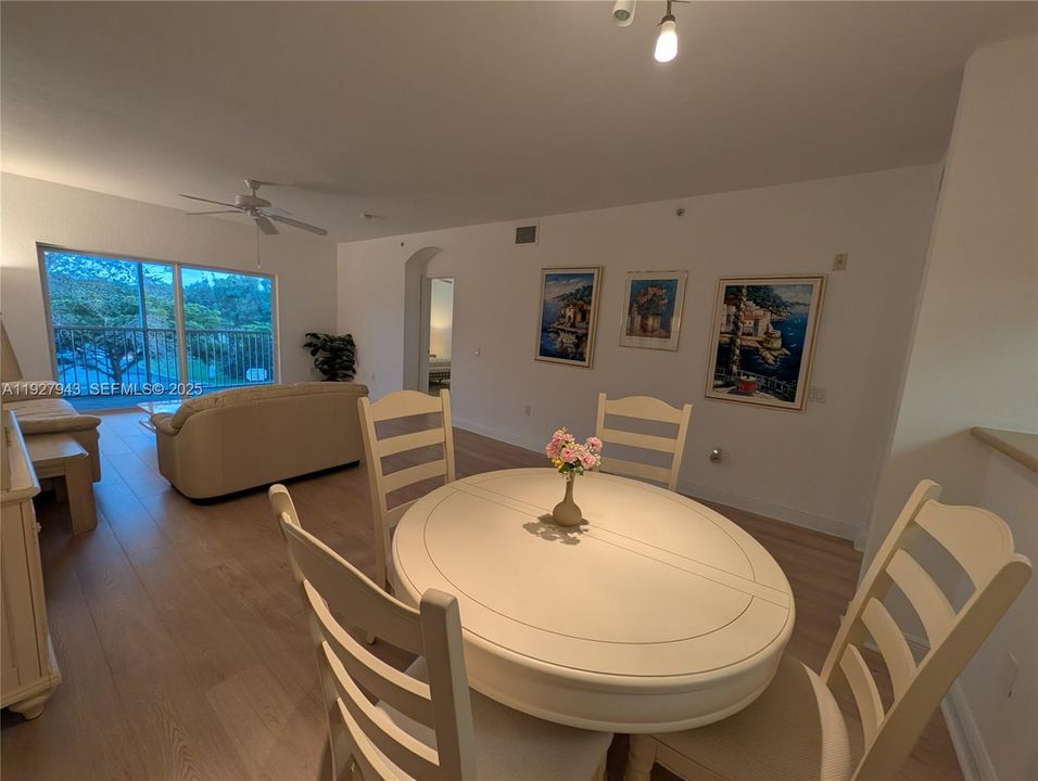 待售: $172,900 (3 贝兹, 2 浴室, 1373 平方英尺)