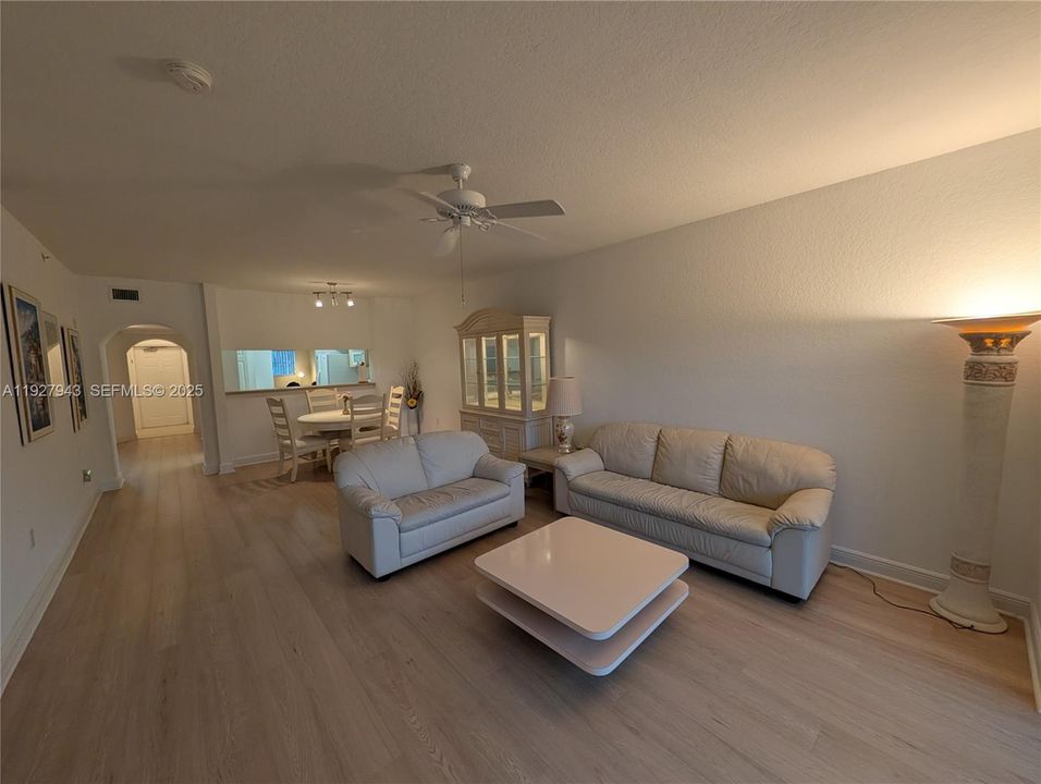 待售: $172,900 (3 贝兹, 2 浴室, 1373 平方英尺)