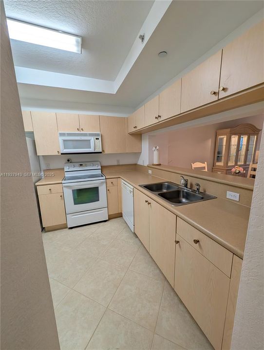 待售: $172,900 (3 贝兹, 2 浴室, 1373 平方英尺)