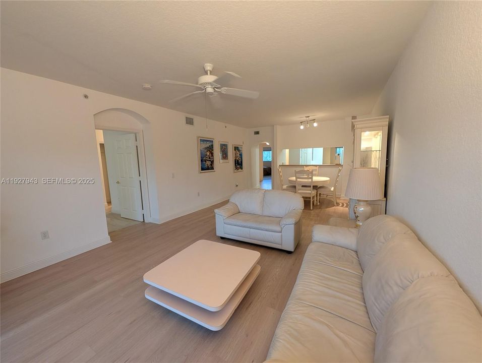 待售: $172,900 (3 贝兹, 2 浴室, 1373 平方英尺)