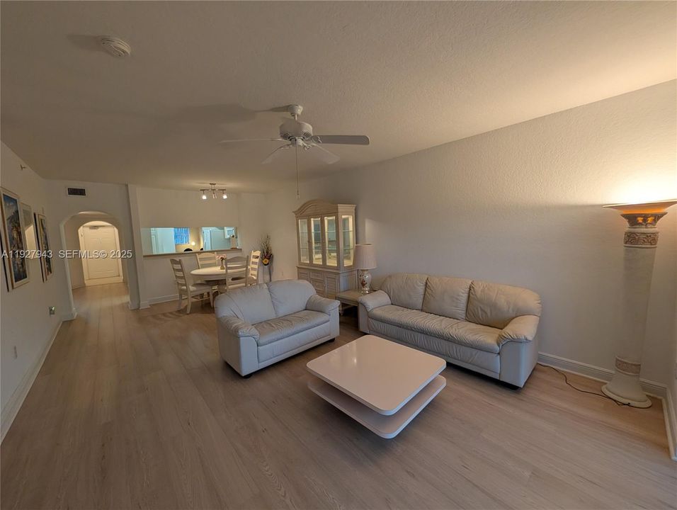 待售: $172,900 (3 贝兹, 2 浴室, 1373 平方英尺)