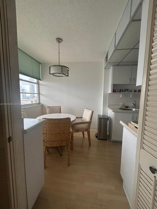 В аренду: $2,500 (2 спален, 2 ванн, 1275 Квадратных фут)