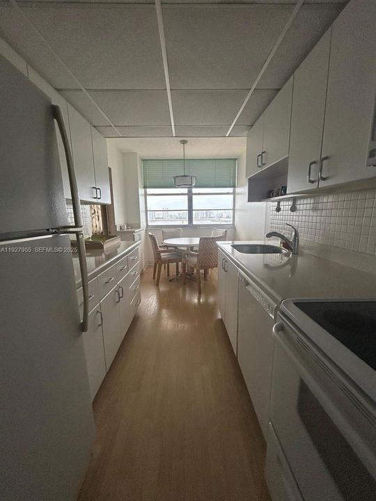 В аренду: $2,500 (2 спален, 2 ванн, 1275 Квадратных фут)