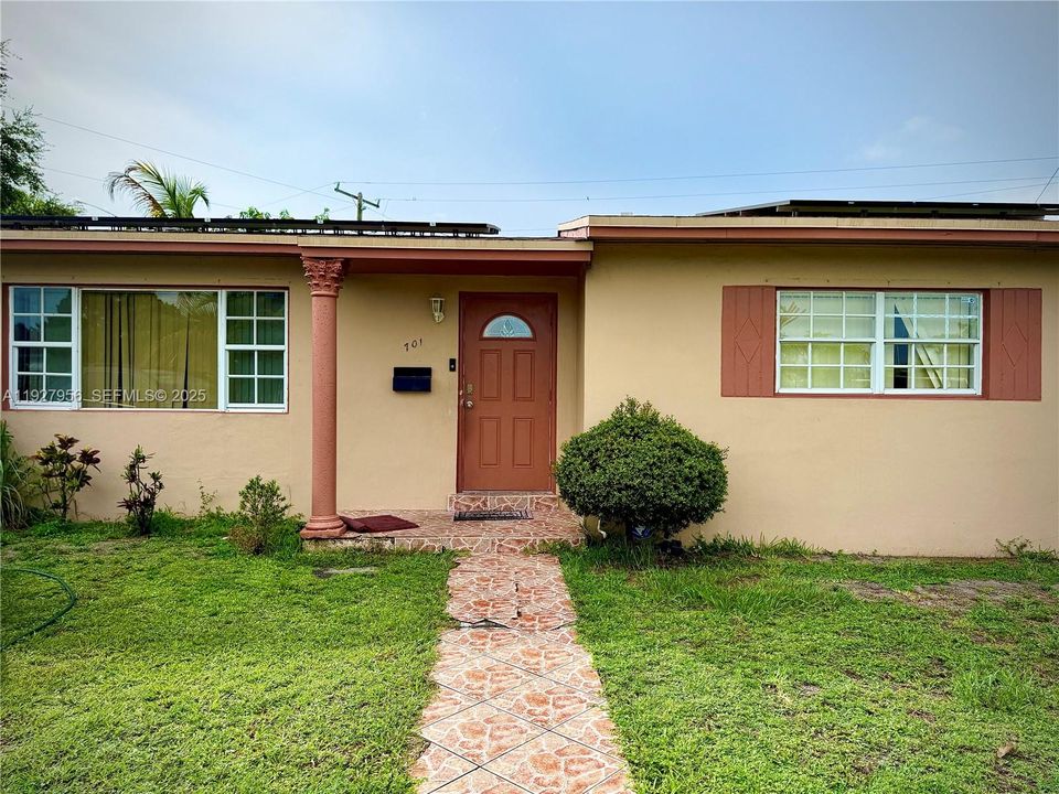 En Venta: $465,000 (3 camas, 2 baños, 1368 Pies cuadrados)