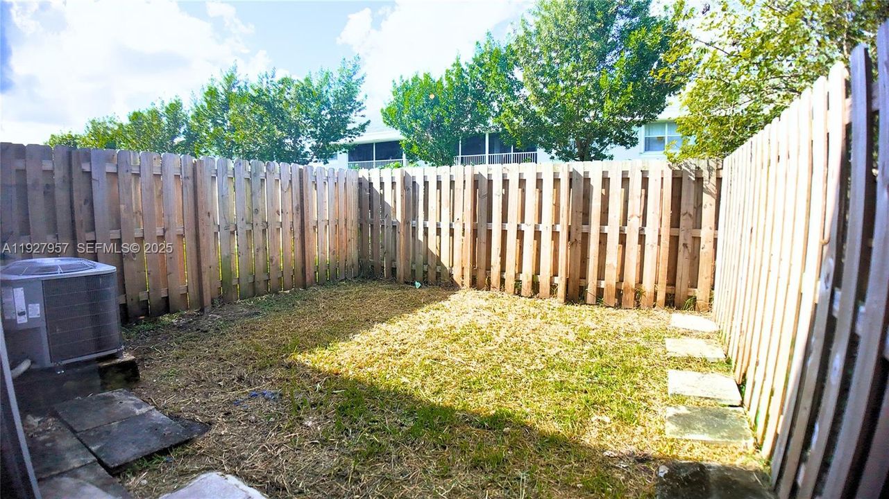 В аренду: $2,350 (3 спален, 3 ванн, 1328 Квадратных фут)