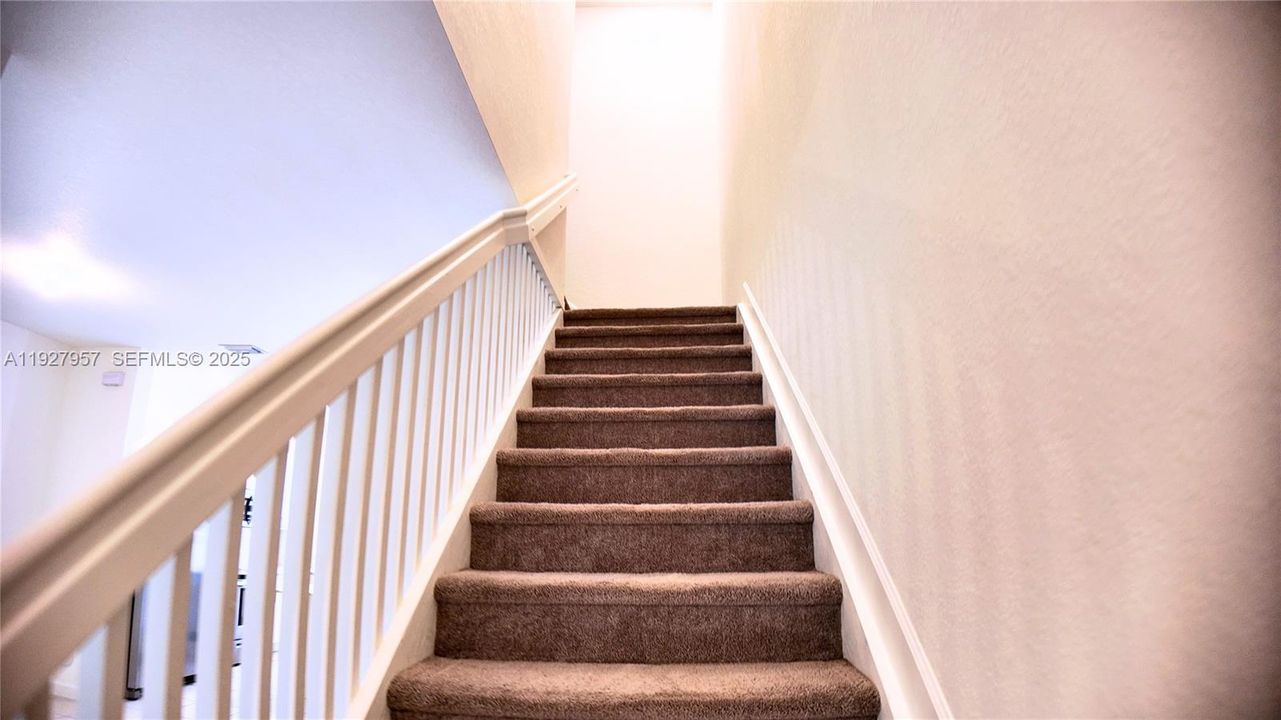 En Renta: $2,350 (3 camas, 3 baños, 1328 Pies cuadrados)