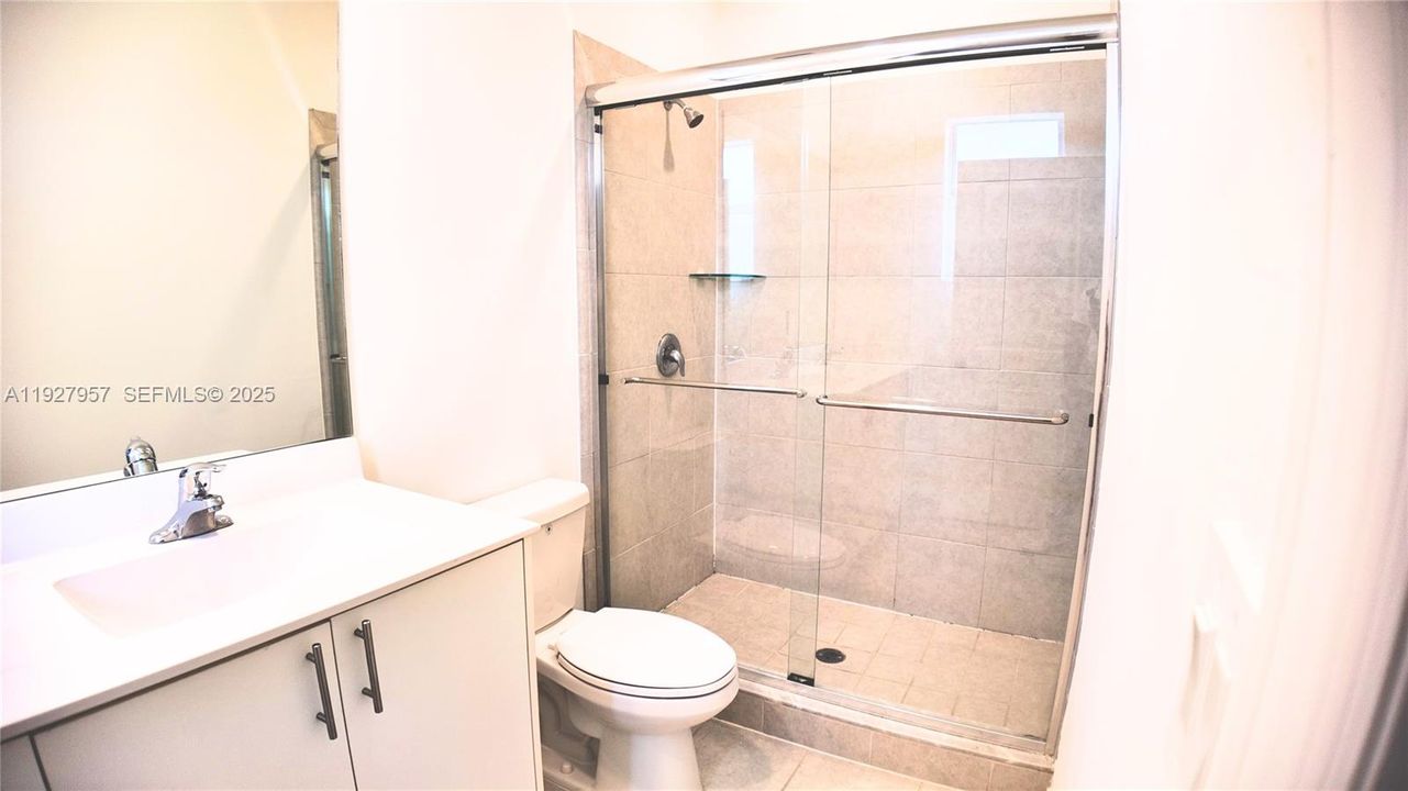 В аренду: $2,350 (3 спален, 3 ванн, 1328 Квадратных фут)