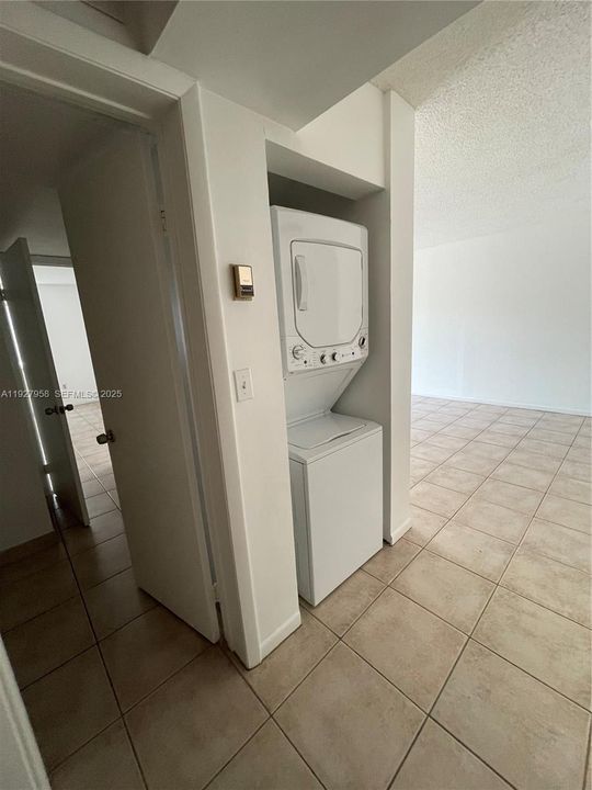 For Rent: $1,850 (1 beds, 1 baths, 676 Square Feet)