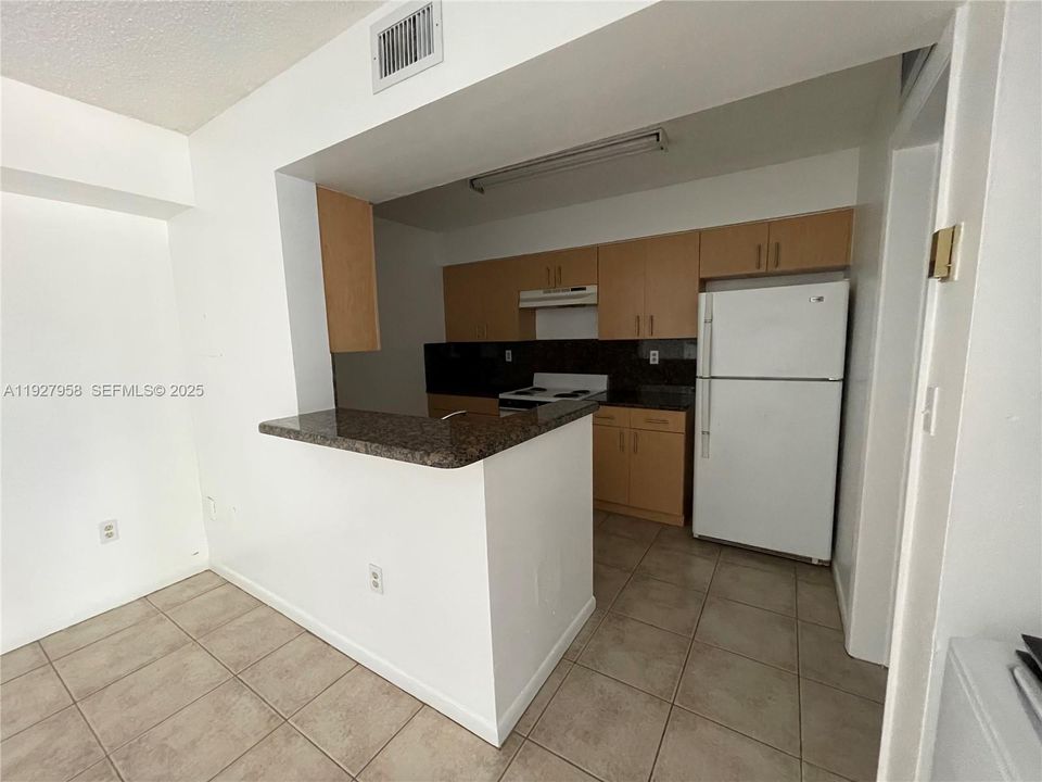 For Rent: $1,850 (1 beds, 1 baths, 676 Square Feet)