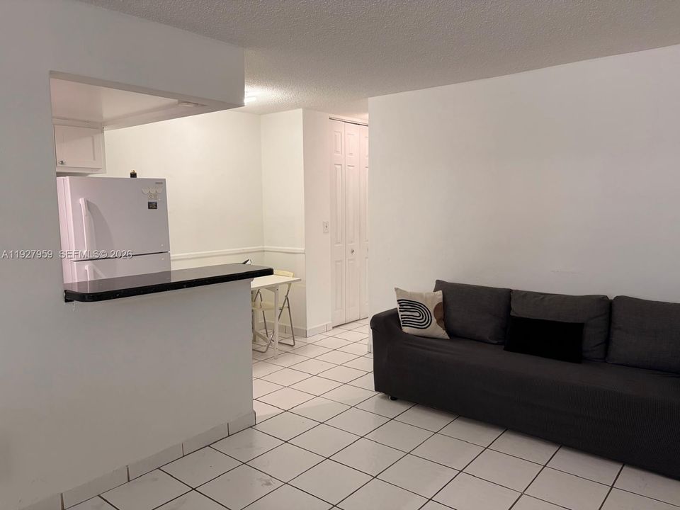 For Sale: $299,999 (1 beds, 1 baths, 490 Square Feet)