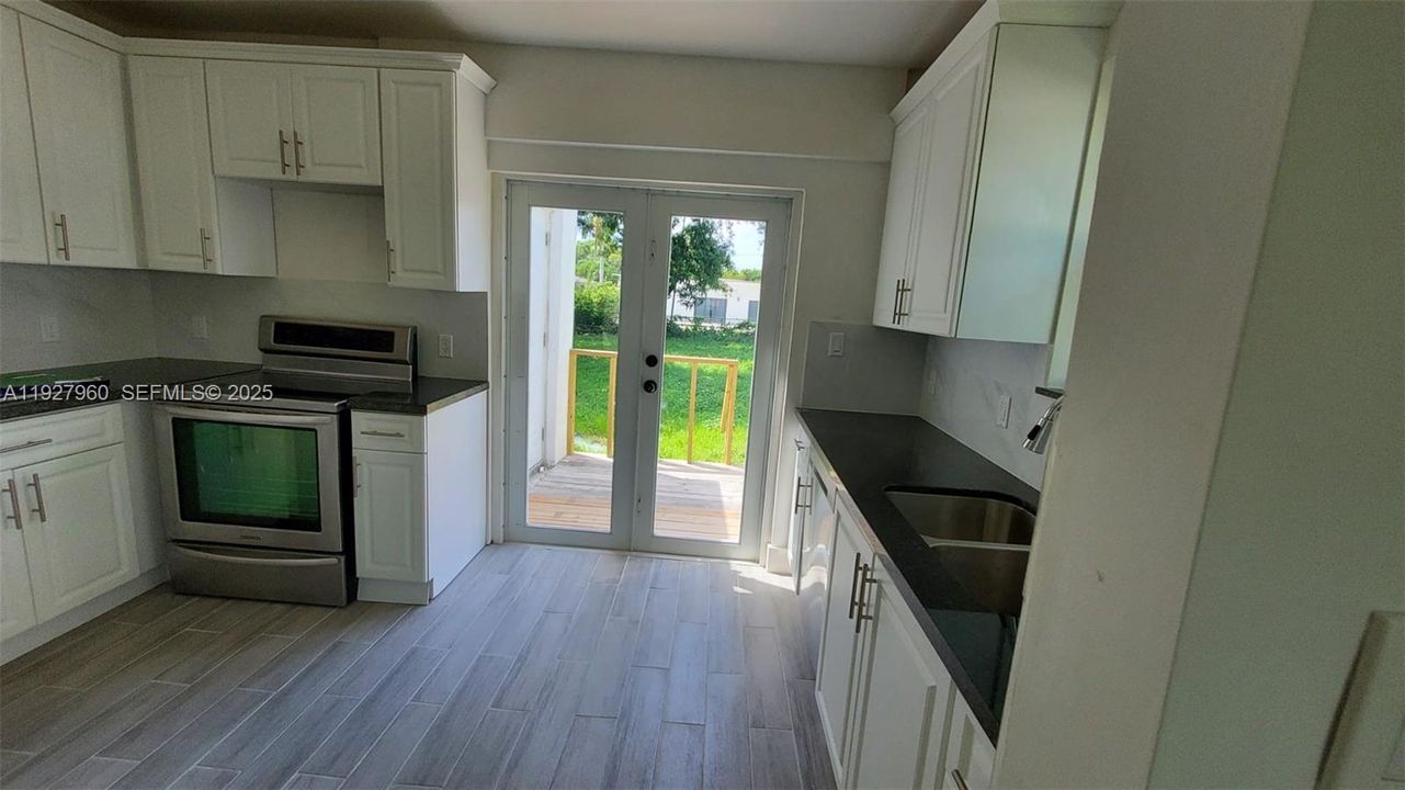 待售: $499,000 (2 贝兹, 1 浴室, 1050 平方英尺)