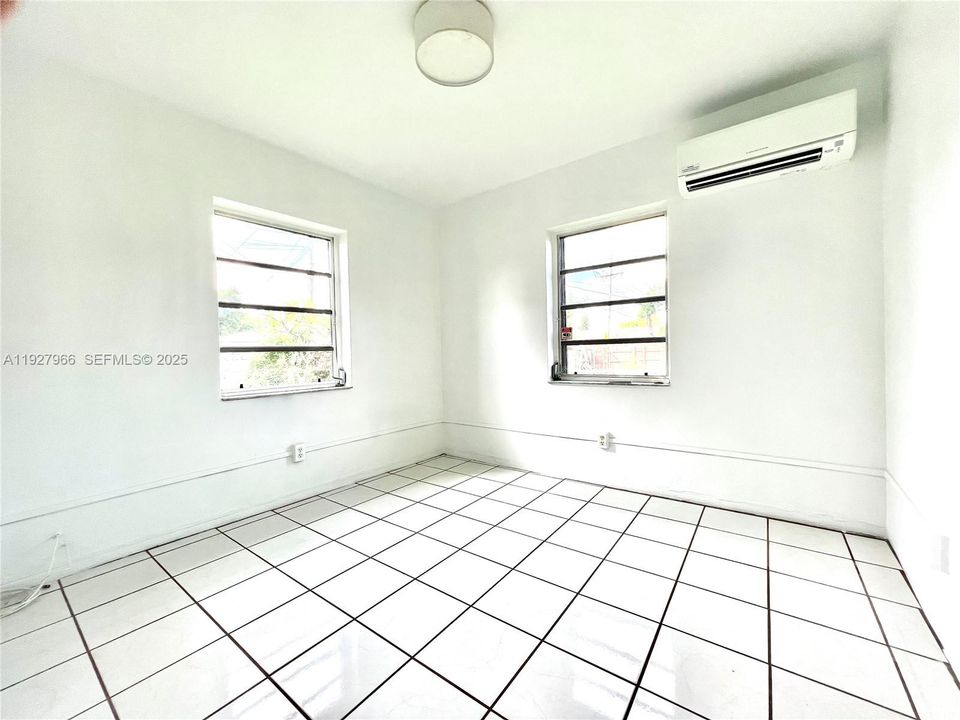 出租: $2,000 (2 贝兹, 1 浴室, 541 平方英尺)