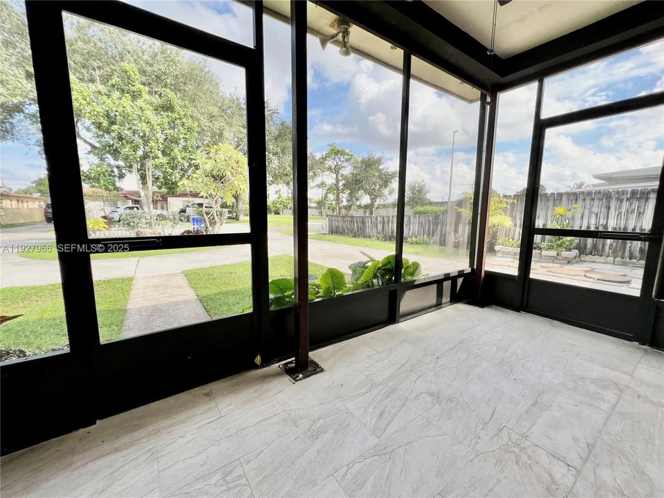 出租: $2,000 (2 贝兹, 1 浴室, 541 平方英尺)