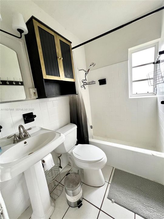 出租: $2,000 (2 贝兹, 1 浴室, 541 平方英尺)