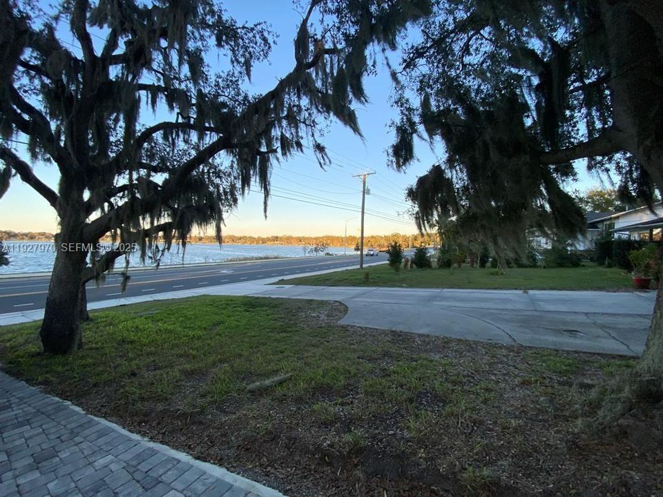 For Rent: $1,950 (3 beds, 2 baths, 1380 Square Feet)