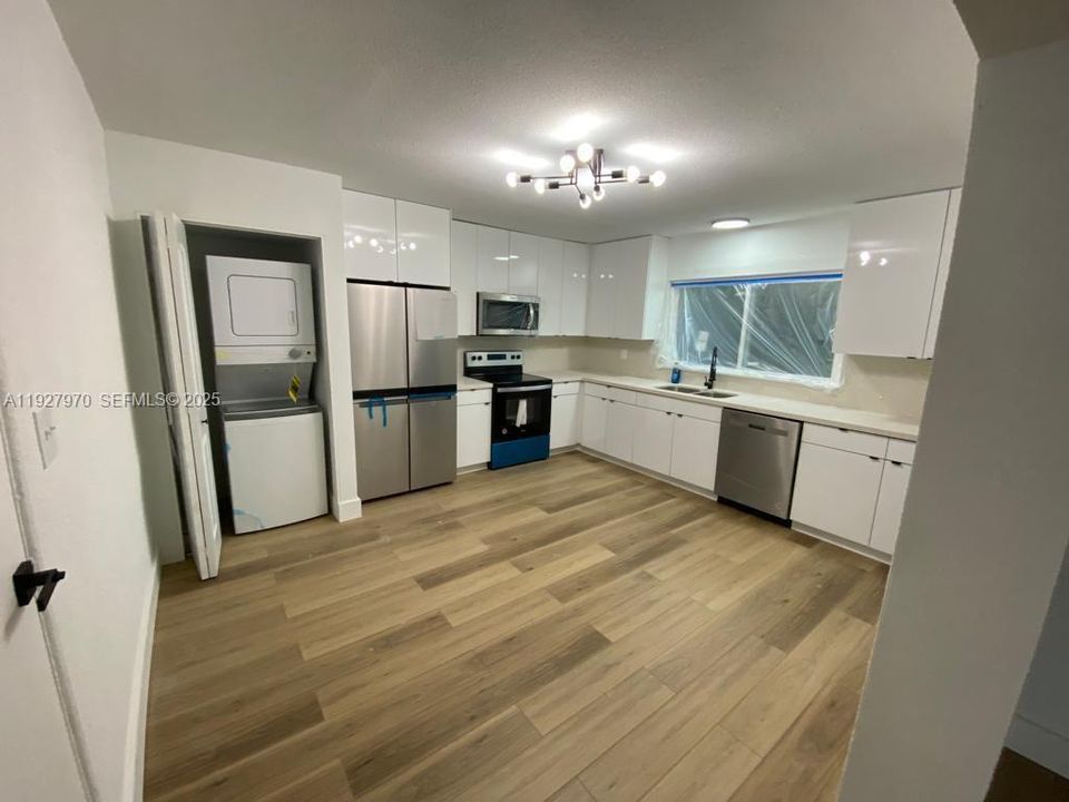 For Rent: $1,950 (3 beds, 2 baths, 1380 Square Feet)