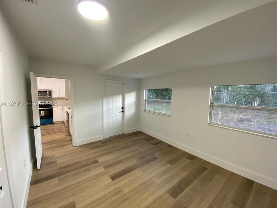 For Rent: $1,950 (3 beds, 2 baths, 1380 Square Feet)