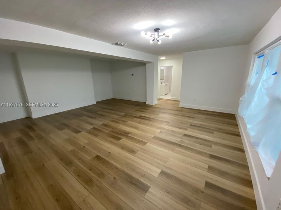 For Rent: $1,950 (3 beds, 2 baths, 1380 Square Feet)