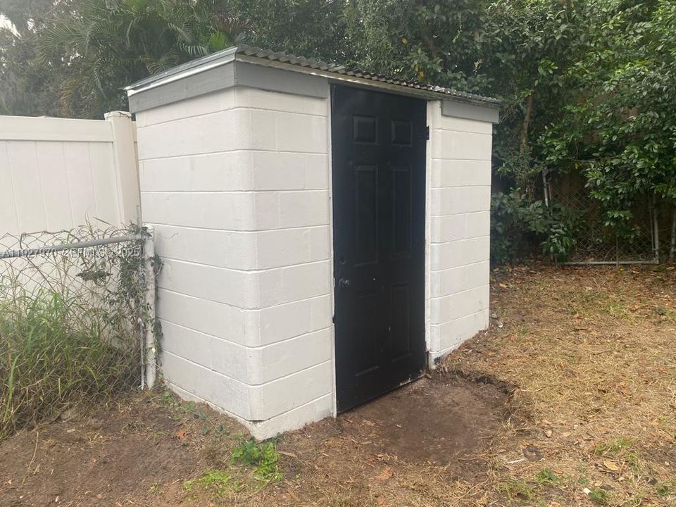 For Rent: $1,950 (3 beds, 2 baths, 1380 Square Feet)